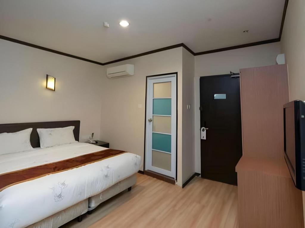 S Bee Hotel Johor Bahru Exterior photo
