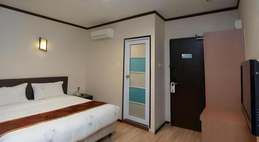 S Bee Hotel Johor Bahru Exterior photo